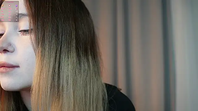 Snapshot of Lina_Glow chatting on November 25, 2025, 6:47 am Lina Glow online show from November 25, 2025, 6:47 am