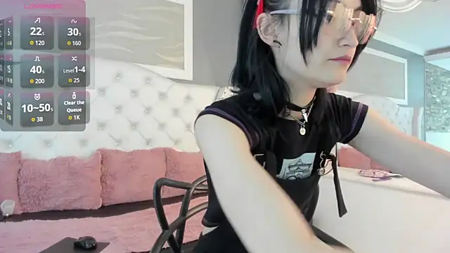 naomi cooper   online show from September 24, 2025, 2:01 pm