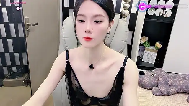 Snapshot of Yueyue-MM chatting on June 15, 2026, 3:01 pm Yueyue-MM online show from June 15, 2026, 3:01 pm