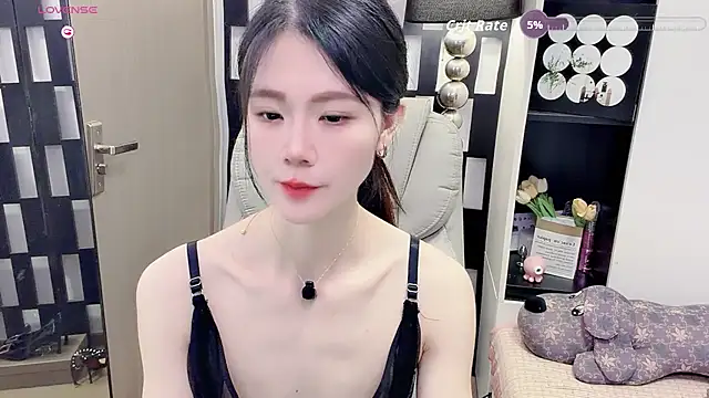 Snapshot of Yueyue-MM chatting on June 3, 2026, 12:33 am Yueyue-MM online show from June 3, 2026, 12:33 am