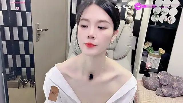 Snapshot of Yueyue-MM chatting on June 6, 2026, 12:10 pm Yueyue-MM online show from June 6, 2026, 12:10 pm