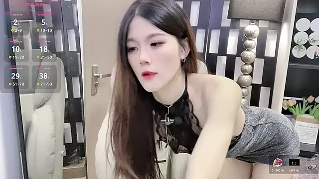 Yueyue-MM online show from November 3, 2025, 1:22 am