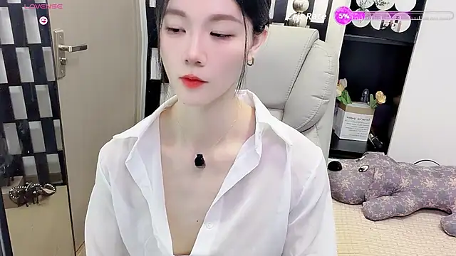 Snapshot of Yueyue-MM chatting on July 5, 2026, 1:54 am Yueyue-MM online show from July 5, 2026, 1:54 am