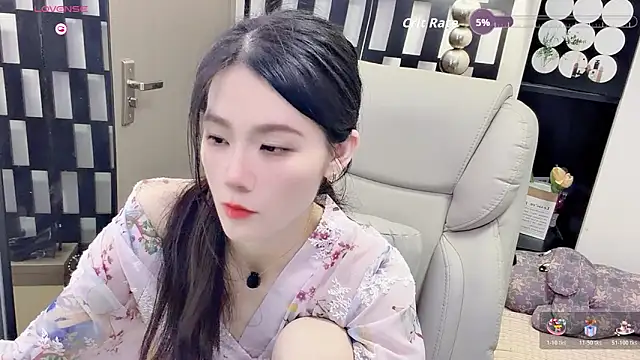 Snapshot of Yueyue-MM chatting on June 7, 2026, 1:05 pm Yueyue-MM online show from June 7, 2026, 1:05 pm
