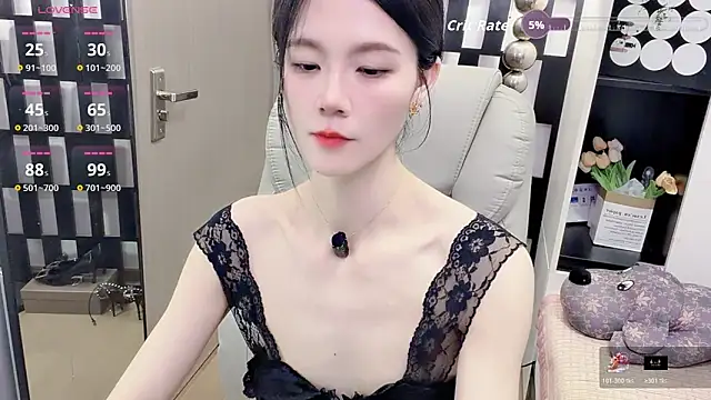 Yueyue-MM online show from May 3, 2026, 1:15 pm