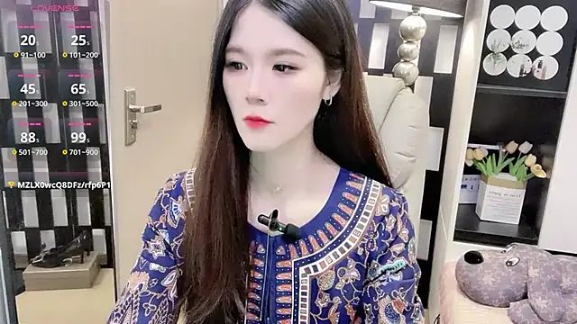 Yueyue-MM online show from November 18, 2025, 1:25 pm