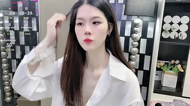 Yueyue-MM online show from October 23, 2025, 12:20 am