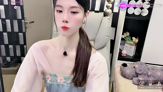 Snapshot of Yueyue-MM chatting on June 19, 2026, 2:12 pm Yueyue-MM online show from June 19, 2026, 2:12 pm