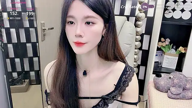 Yueyue-MM online show from April 25, 2026, 1:25 pm