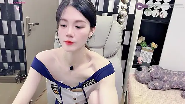 Snapshot of Yueyue-MM chatting on June 4, 2026, 2:44 pm Yueyue-MM online show from June 4, 2026, 2:44 pm