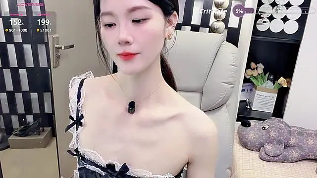 Yueyue-MM online show from April 28, 2026, 2:10 am