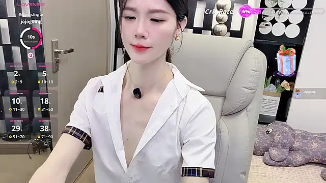 Yueyue-MM online show from May 3, 2026, 1:11 am