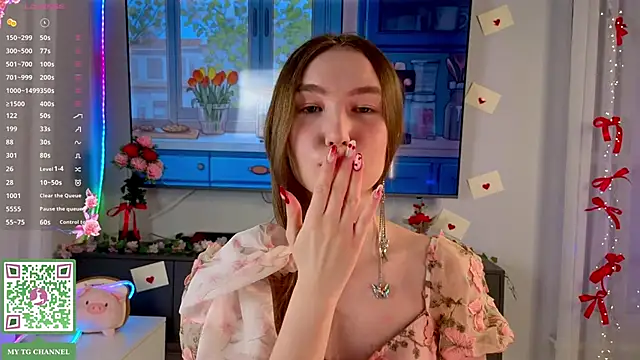 ElfredaTupy online show from February 21, 2026, 7:05 pm