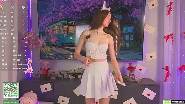 ElfredaTupy online show from April 22, 2026, 7:53 pm