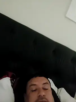 Snapshot of andrerj22 chatting on December 18, 2025, 3:38 pm andrerj22 online show from December 18, 2025, 3:38 pm