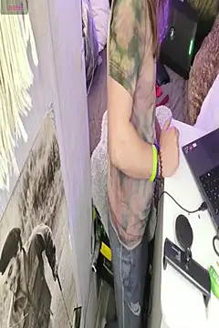 Snapshot of JuliCarl chatting on April 15, 2026, 1:44 am JuliCarl online show from April 15, 2026, 1:44 am