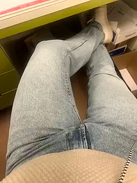 Snapshot of Normalludo0202 chatting on March 18, 2026, 7:55 am Normalludo0202 online show from March 18, 2026, 7:55 am