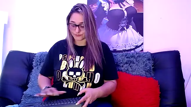 LAHILA COOPERR online show from December 3, 2025, 1:10 pm