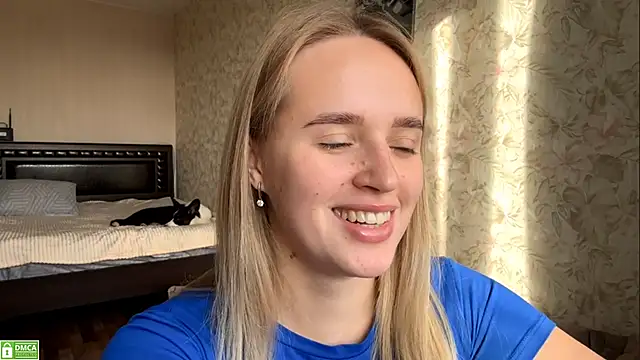 ElisabetLorney online show from November 8, 2025, 8:07 am