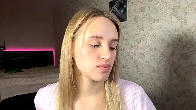 ElisabetLorney online show from November 17, 2025, 8:18 am