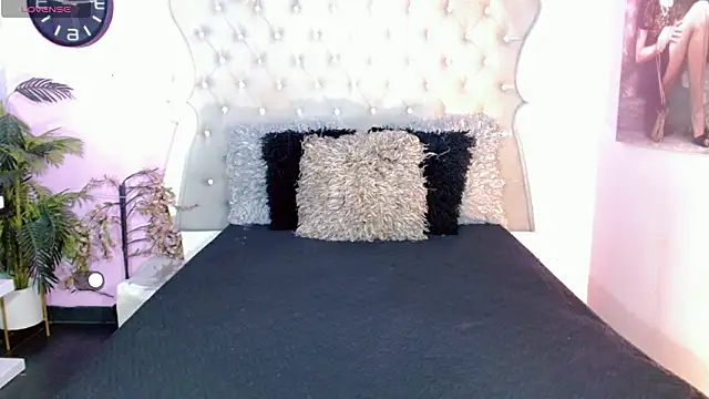 Snapshot of Honey_Moontsts chatting on February 8, 2026, 12:03 pm Honey Moontsts online show from February 8, 2026, 12:03 pm