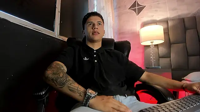 liaamsmiith  online show from March 19, 2026, 1:00 pm