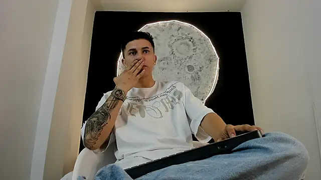 Snapshot of liaamsmiith_ chatting on October 22, 2025, 12:04 pm liaamsmiith online show from October 22, 2025, 12:04 pm