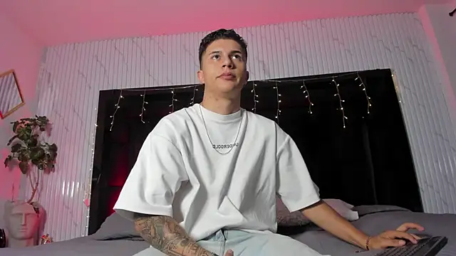 liaamsmiith  online show from March 23, 2026, 1:00 pm