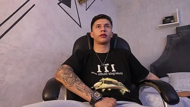 Snapshot of liaamsmiith_ chatting on November 24, 2025, 12:49 pm liaamsmiith online show from November 24, 2025, 12:49 pm