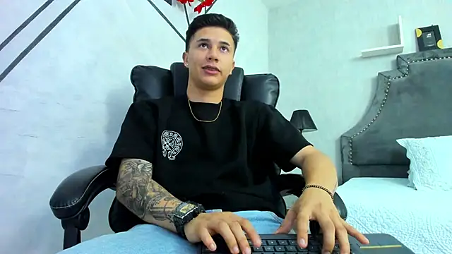 Snapshot of liaamsmiith_ chatting on November 20, 2025, 12:28 pm liaamsmiith online show from November 20, 2025, 12:28 pm