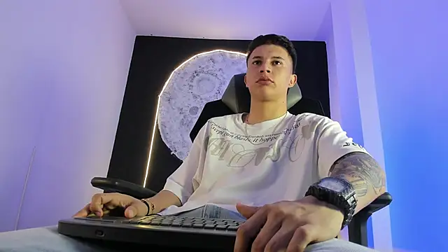 Snapshot of liaamsmiith_ chatting on November 3, 2025, 12:31 pm liaamsmiith online show from November 3, 2025, 12:31 pm