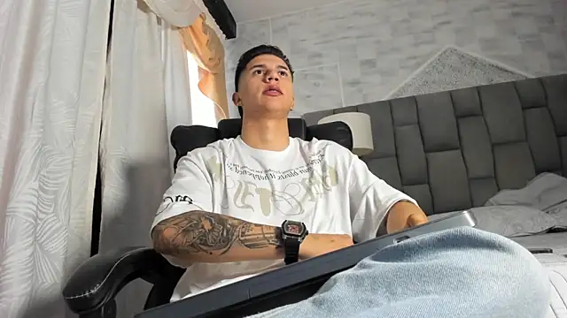 Snapshot of liaamsmiith_ chatting on October 11, 2025, 12:28 pm liaamsmiith online show from October 11, 2025, 12:28 pm