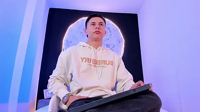 Snapshot of liaamsmiith_ chatting on October 25, 2025, 12:28 pm liaamsmiith online show from October 25, 2025, 12:28 pm