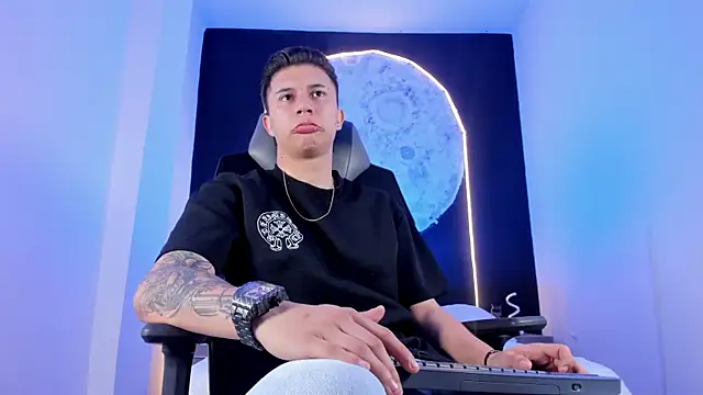 Snapshot of liaamsmiith_ chatting on November 9, 2025, 12:09 pm liaamsmiith online show from November 9, 2025, 12:09 pm