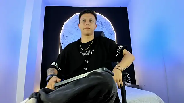 Snapshot of liaamsmiith_ chatting on November 8, 2025, 12:52 pm liaamsmiith online show from November 8, 2025, 12:52 pm