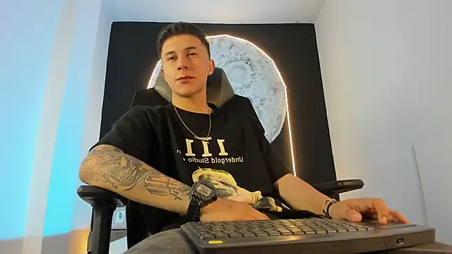 Snapshot of liaamsmiith_ chatting on November 1, 2025, 11:59 am liaamsmiith online show from November 1, 2025, 11:59 am