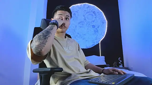 Snapshot of liaamsmiith_ chatting on November 11, 2025, 12:22 pm liaamsmiith online show from November 11, 2025, 12:22 pm