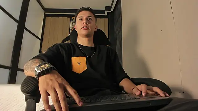 liaamsmiith  online show from March 9, 2026, 12:09 pm