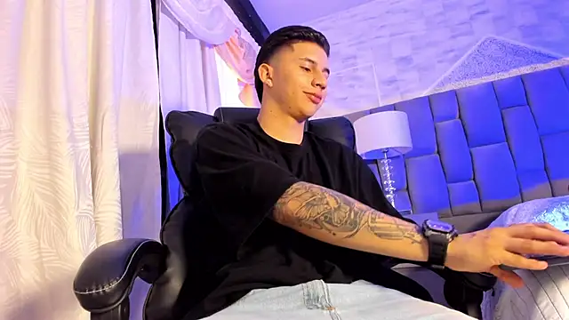 Snapshot of liaamsmiith_ chatting on October 12, 2025, 12:06 pm liaamsmiith online show from October 12, 2025, 12:06 pm