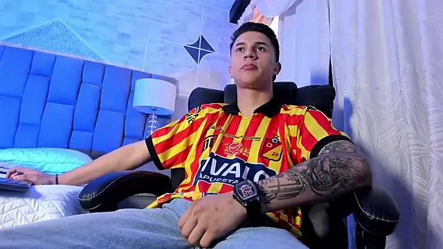 Snapshot of liaamsmiith_ chatting on October 7, 2025, 12:06 pm liaamsmiith online show from October 7, 2025, 12:06 pm