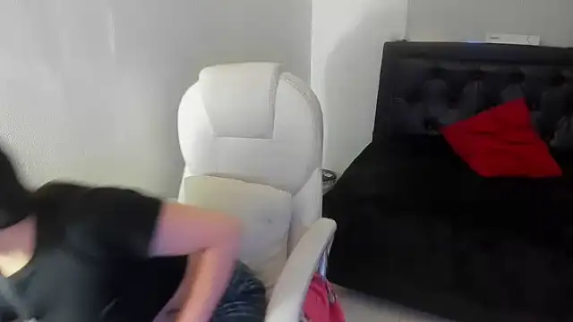 Snapshot of Zulema_R1 chatting on November 27, 2025, 2:56 am Zulema R1 online show from November 27, 2025, 2:56 am