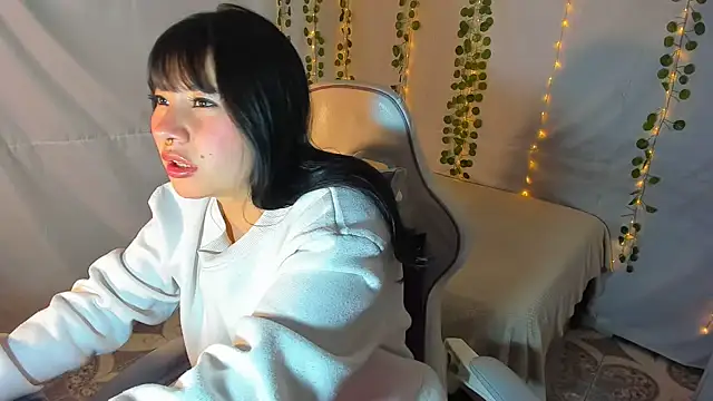 Snapshot of Zulema_R1 chatting on November 9, 2025, 3:43 am Zulema R1 online show from November 9, 2025, 3:43 am