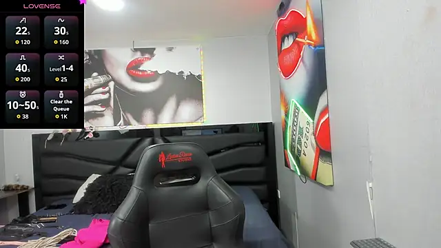 Sara Bdsm  online show from November 27, 2025, 2:06 pm