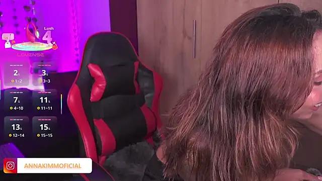 AnnaKimm online show from December 21, 2025, 9:44 am