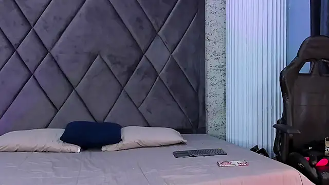 AyshelCooper  online show from November 3, 2025, 12:53 pm