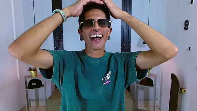 Snapshot of Franvill_Trato chatting on November 22, 2025, 7:57 pm Franvill Trato online show from November 22, 2025, 7:57 pm