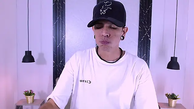 Snapshot of Franvill_Trato chatting on October 7, 2025, 7:59 pm Franvill Trato online show from October 7, 2025, 7:59 pm