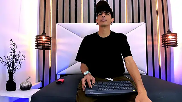 Snapshot of Franvill_Trato chatting on October 22, 2025, 6:40 pm Franvill Trato online show from October 22, 2025, 6:40 pm