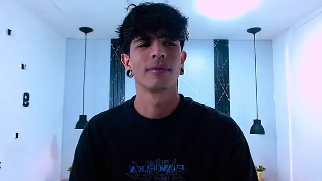 Snapshot of Franvill_Trato chatting on October 28, 2025, 7:02 pm Franvill Trato online show from October 28, 2025, 7:02 pm