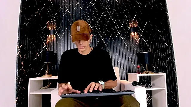 Snapshot of Franvill_Trato chatting on November 19, 2025, 7:36 pm Franvill Trato online show from November 19, 2025, 7:36 pm